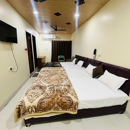Shri Shiv Ganga Bhakt Niwas Hotell Ujjain Exteriör bild