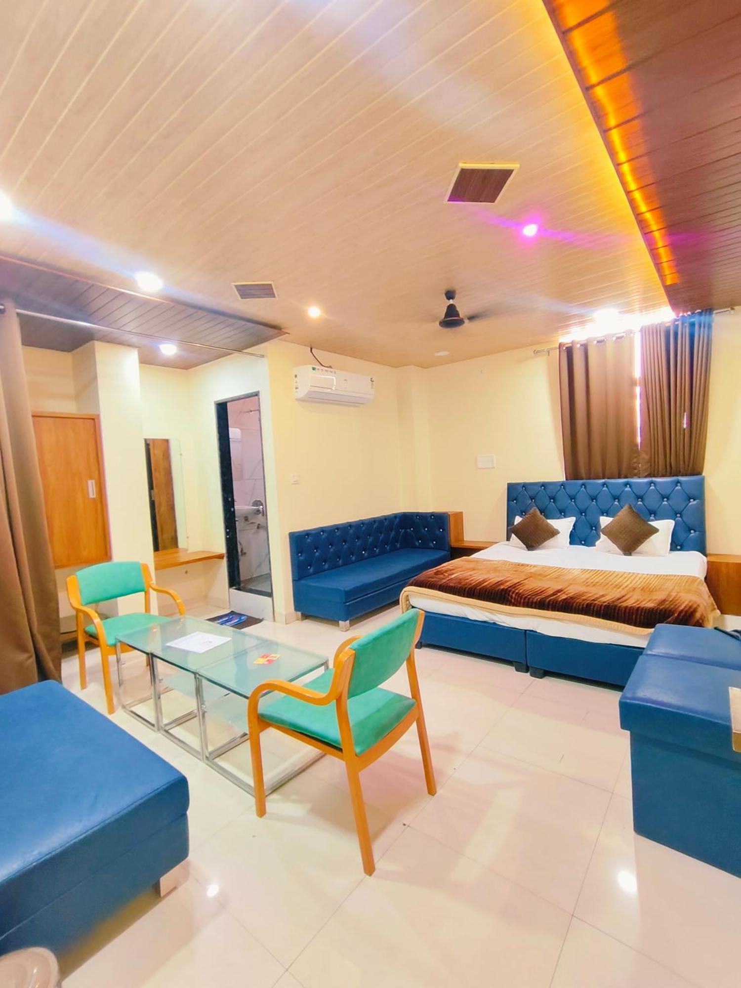 Shri Shiv Ganga Bhakt Niwas Hotell Ujjain Exteriör bild