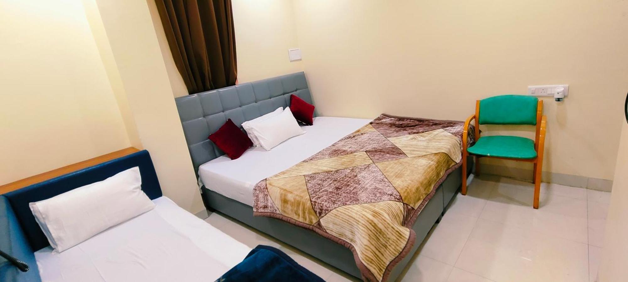 Shri Shiv Ganga Bhakt Niwas Hotell Ujjain Exteriör bild