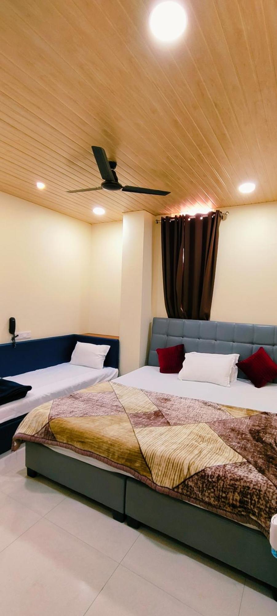 Shri Shiv Ganga Bhakt Niwas Hotell Ujjain Exteriör bild
