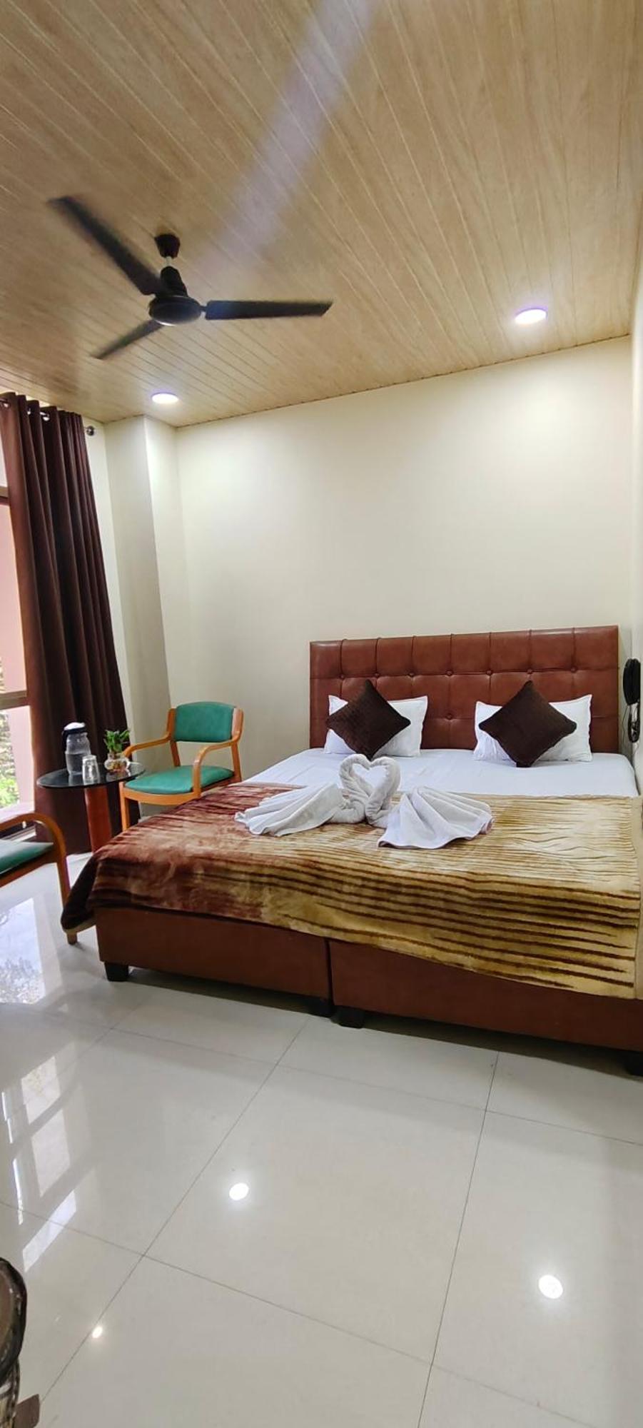 Shri Shiv Ganga Bhakt Niwas Hotell Ujjain Exteriör bild