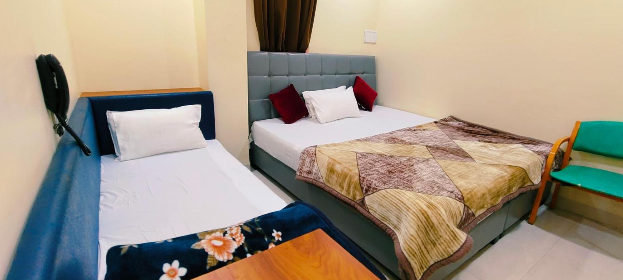 Shri Shiv Ganga Bhakt Niwas Hotell Ujjain Exteriör bild
