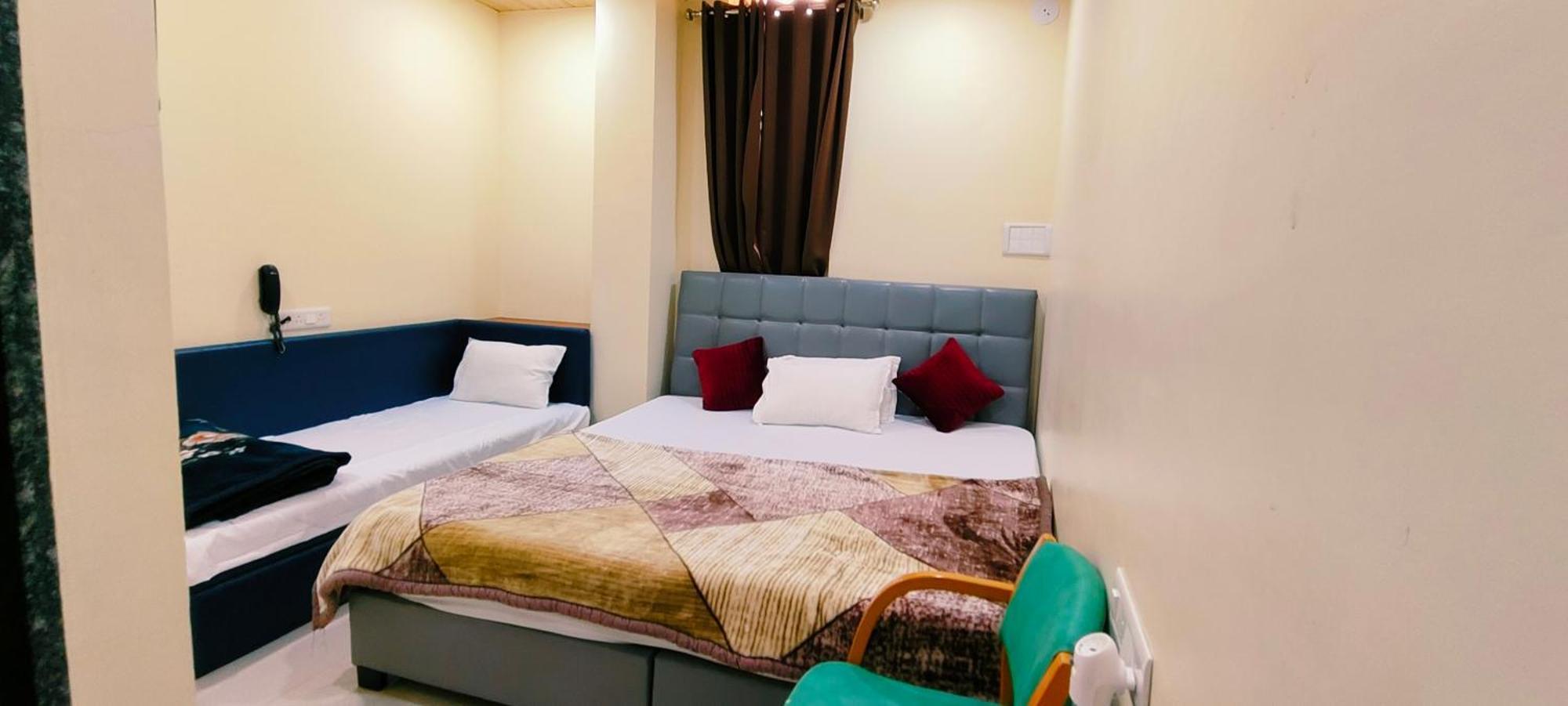 Shri Shiv Ganga Bhakt Niwas Hotell Ujjain Exteriör bild