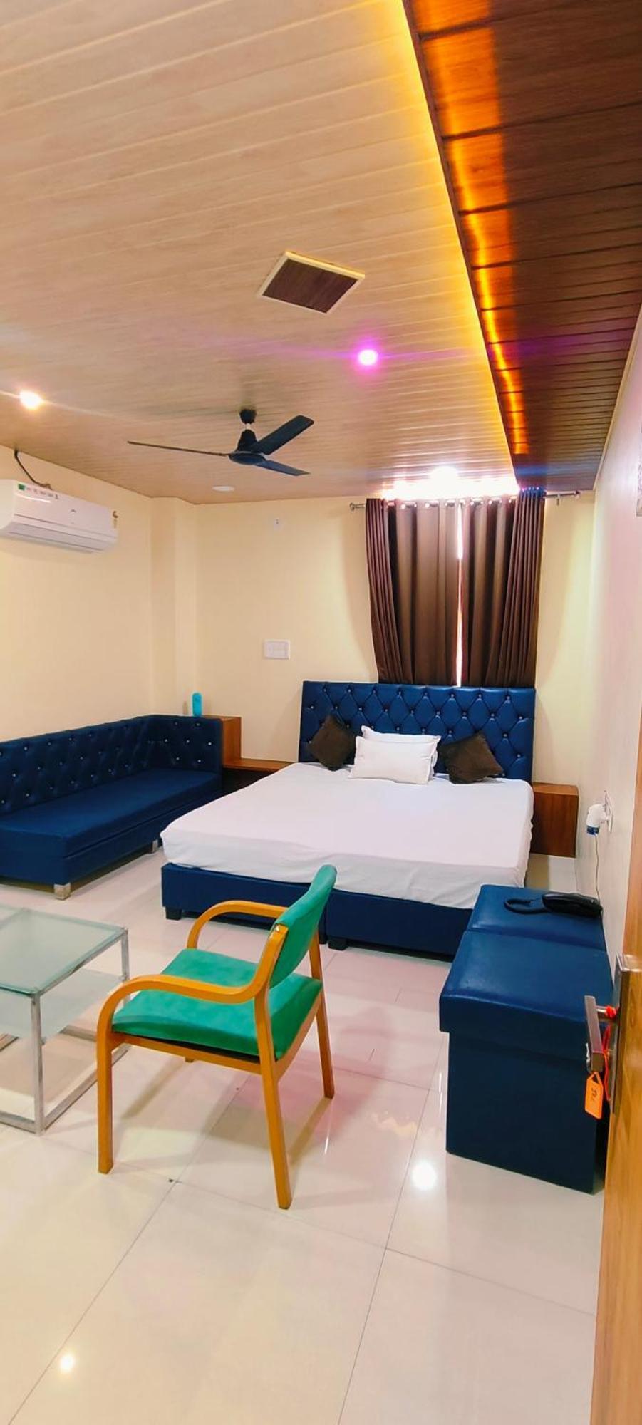 Shri Shiv Ganga Bhakt Niwas Hotell Ujjain Exteriör bild