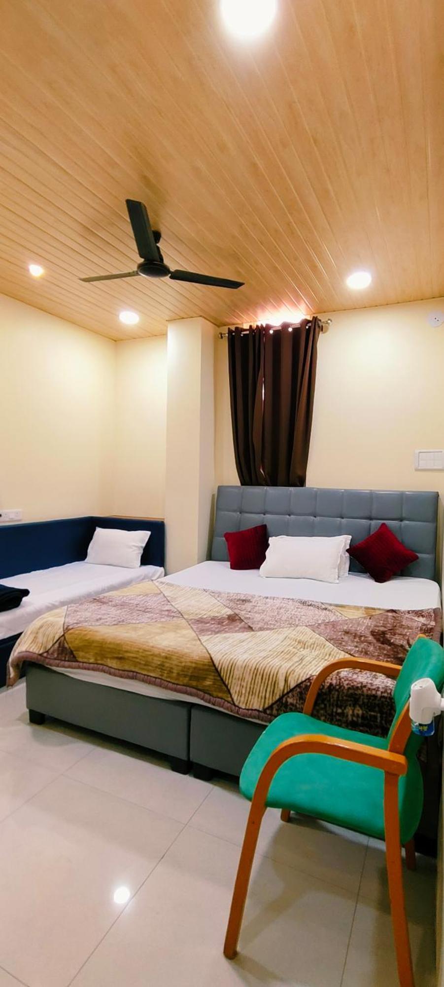 Shri Shiv Ganga Bhakt Niwas Hotell Ujjain Exteriör bild