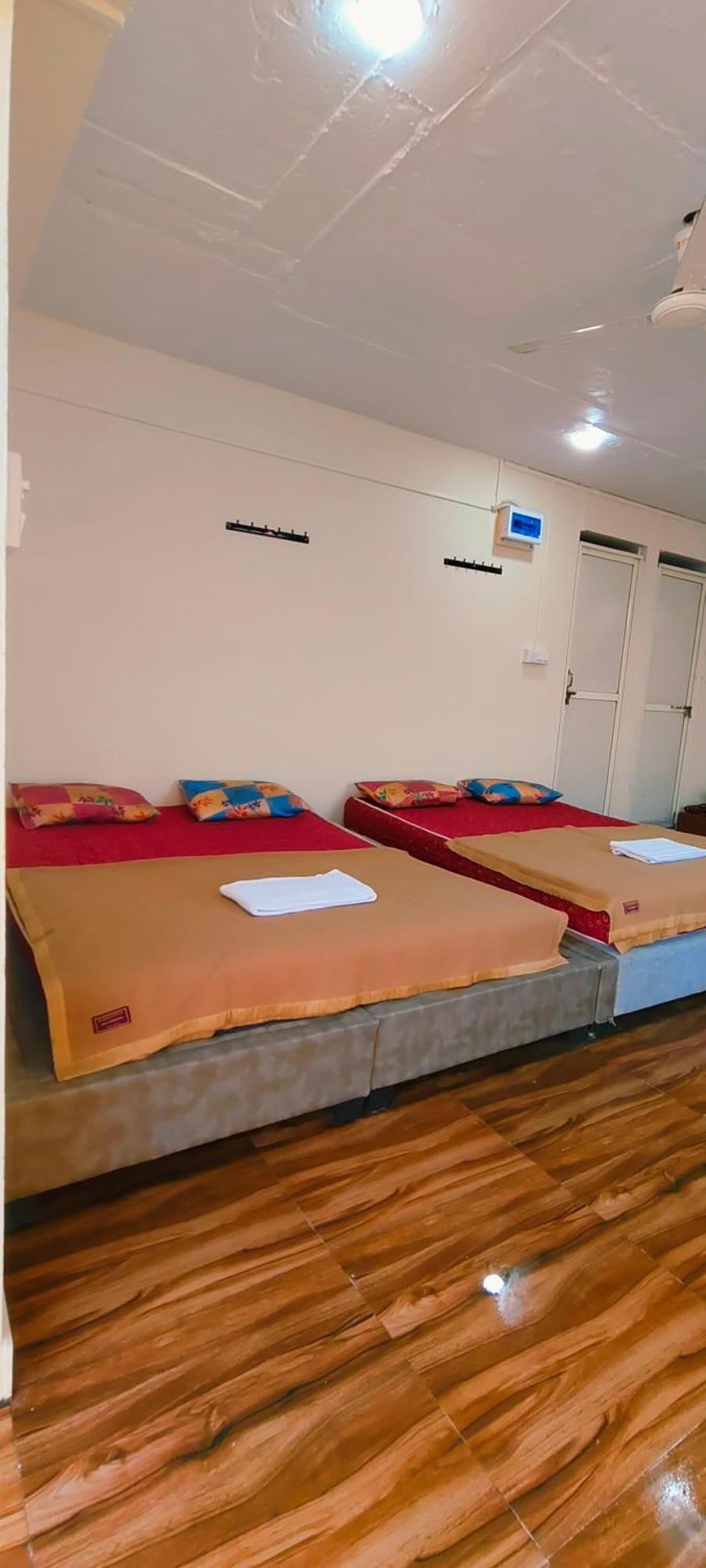 Shri Shiv Ganga Bhakt Niwas Hotell Ujjain Exteriör bild