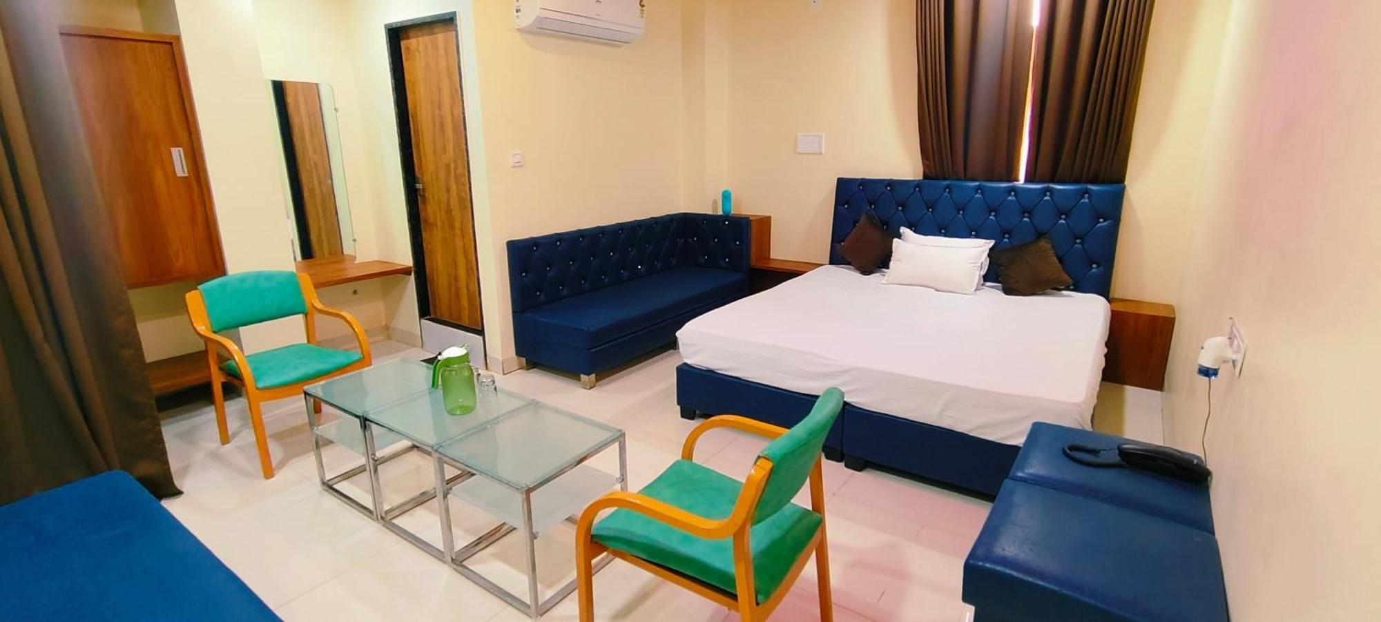 Shri Shiv Ganga Bhakt Niwas Hotell Ujjain Exteriör bild
