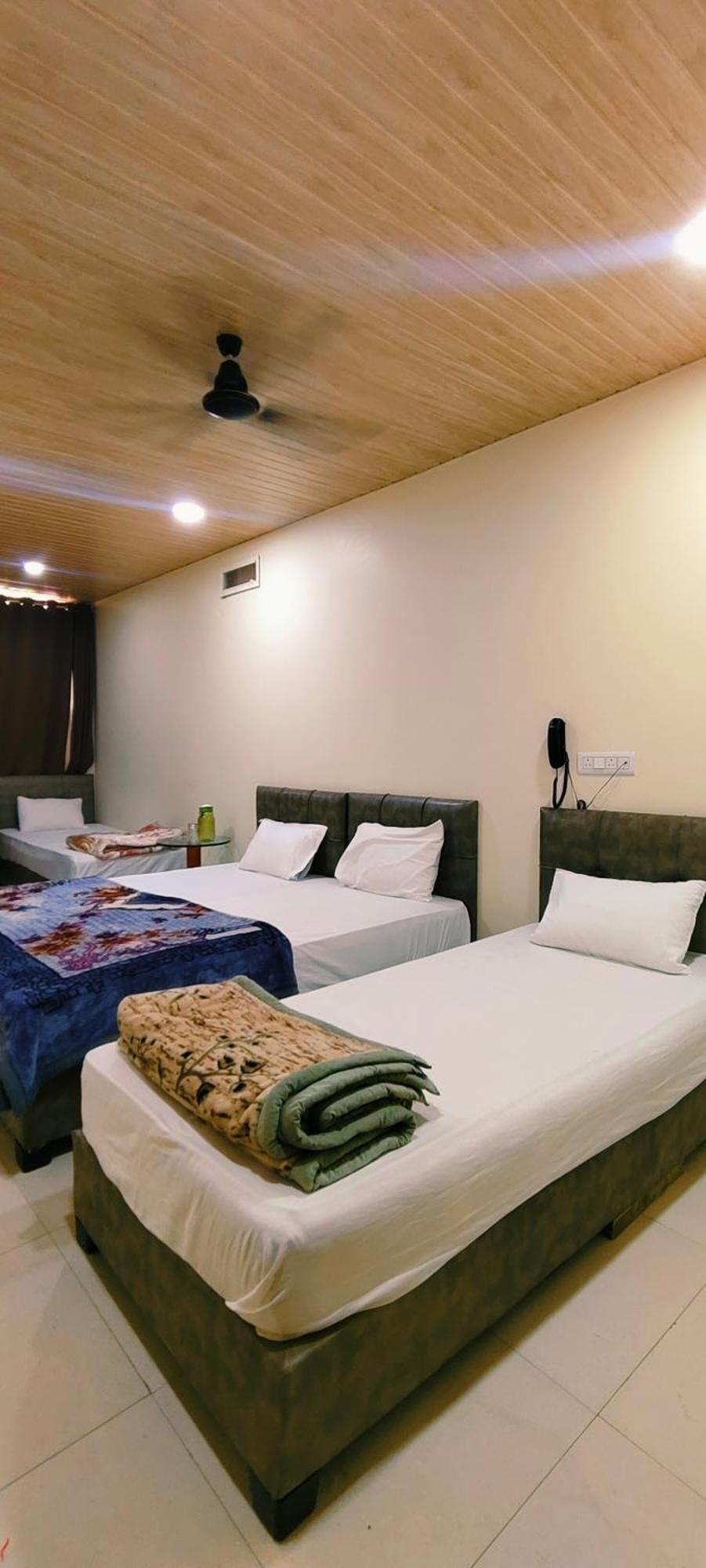 Shri Shiv Ganga Bhakt Niwas Hotell Ujjain Exteriör bild