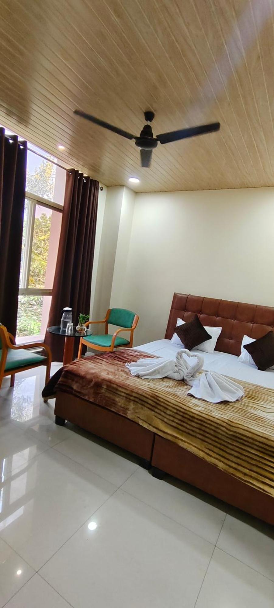 Shri Shiv Ganga Bhakt Niwas Hotell Ujjain Exteriör bild