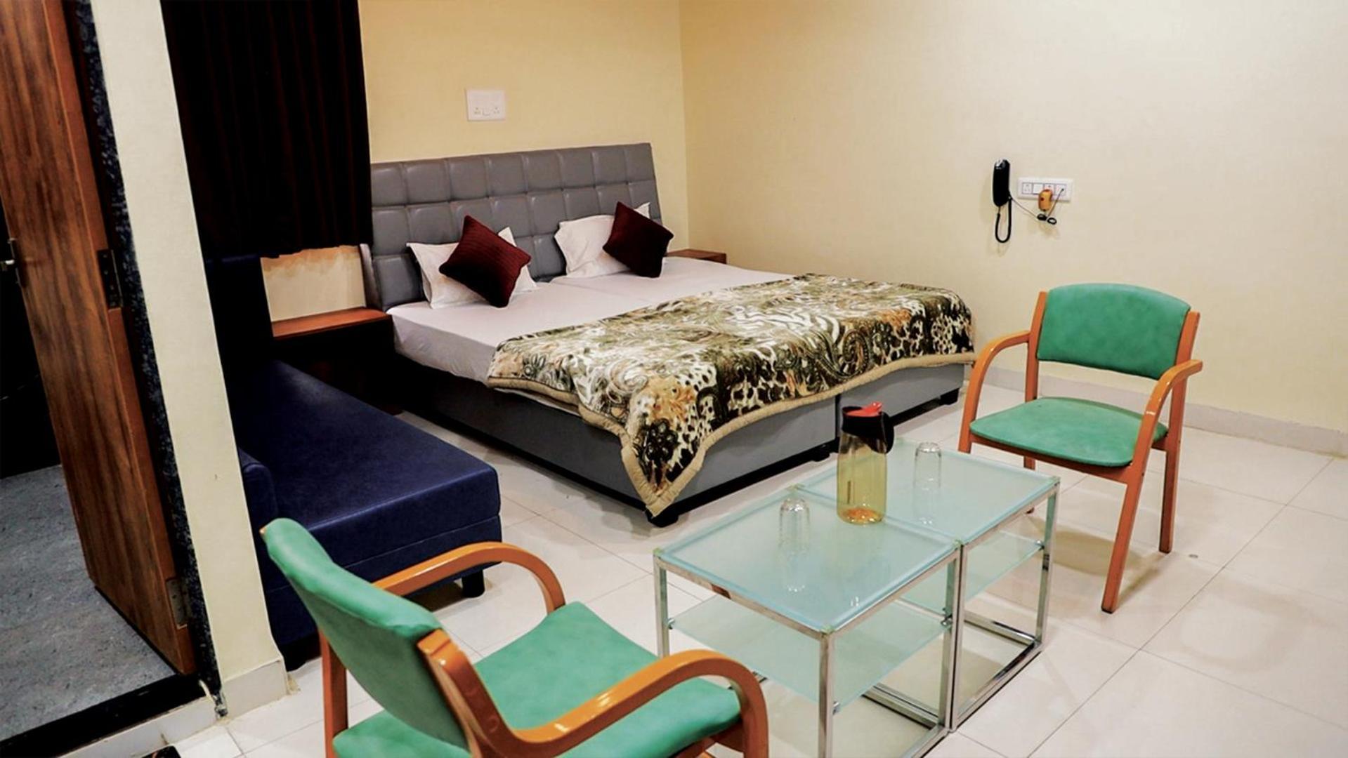 Shri Shiv Ganga Bhakt Niwas Hotell Ujjain Exteriör bild