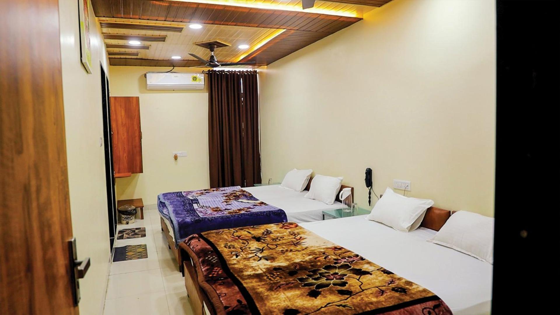 Shri Shiv Ganga Bhakt Niwas Hotell Ujjain Exteriör bild