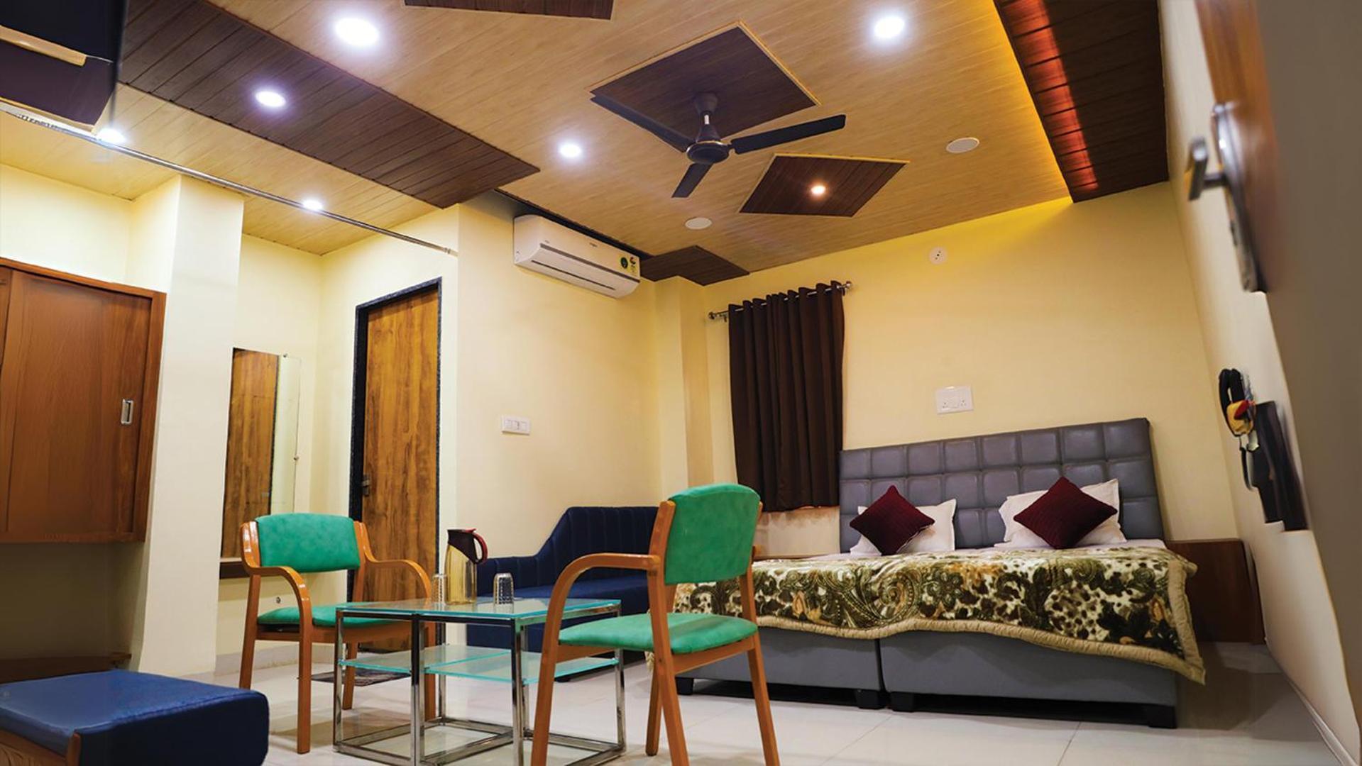 Shri Shiv Ganga Bhakt Niwas Hotell Ujjain Exteriör bild
