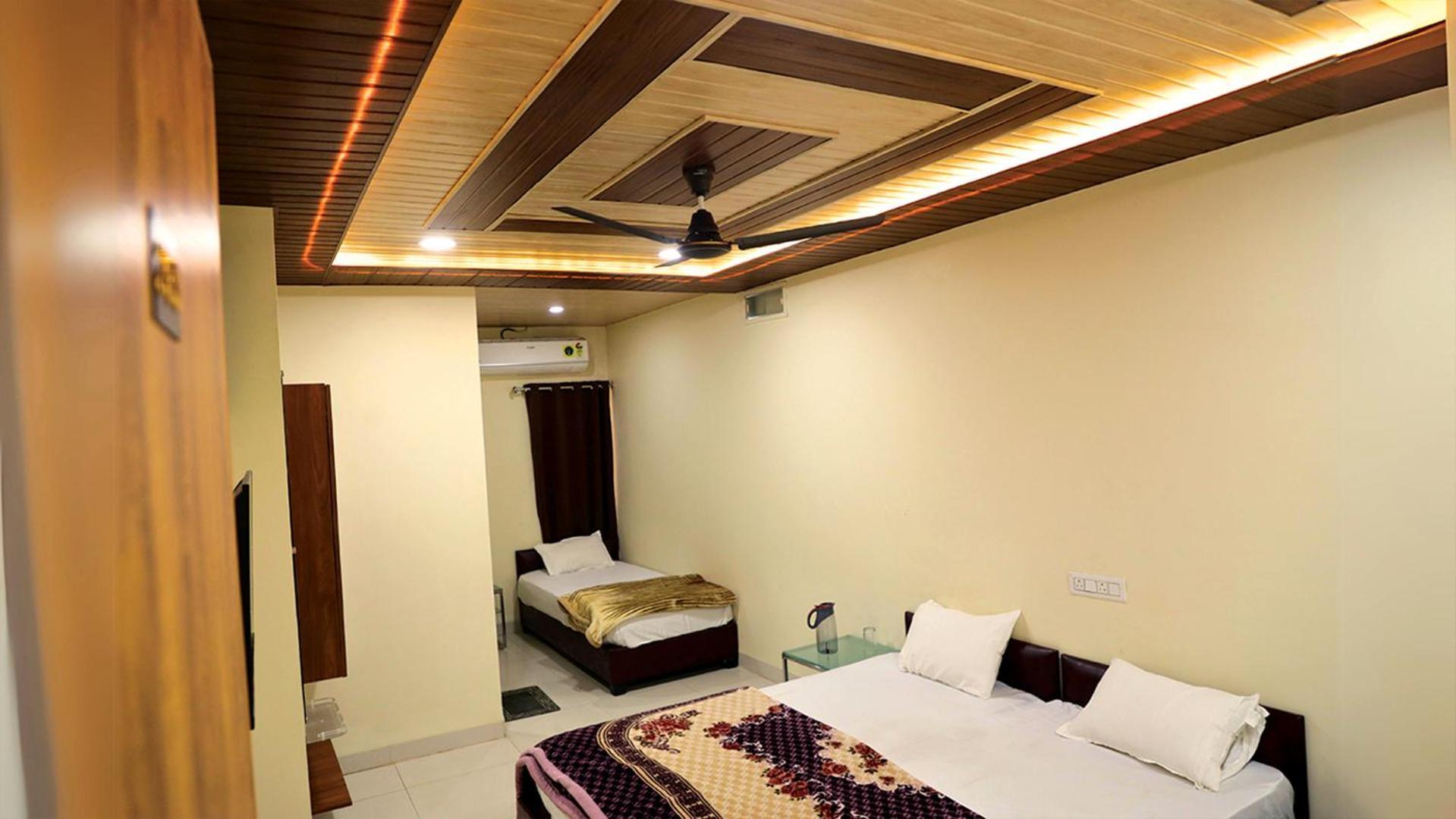 Shri Shiv Ganga Bhakt Niwas Hotell Ujjain Exteriör bild
