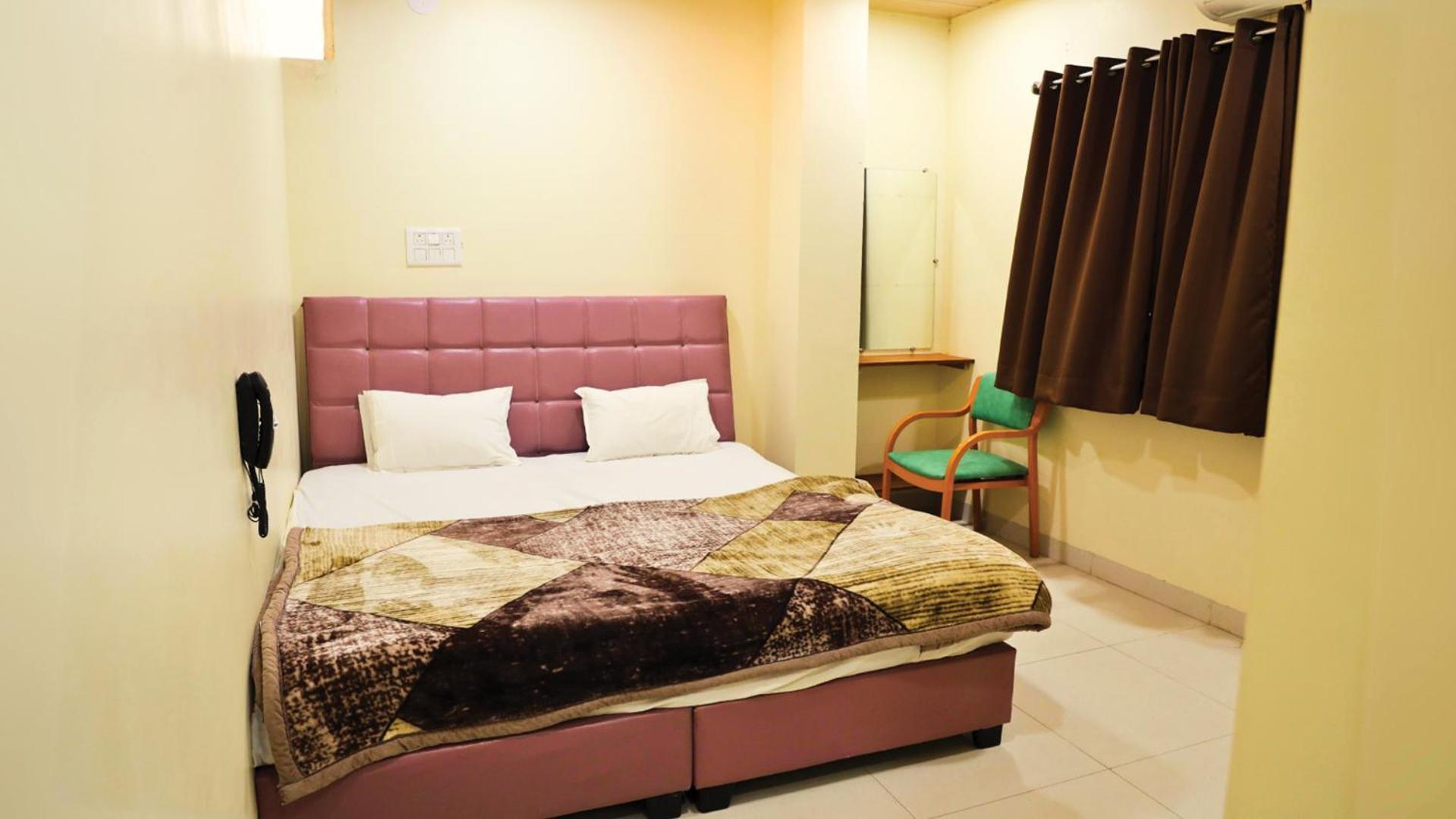 Shri Shiv Ganga Bhakt Niwas Hotell Ujjain Exteriör bild