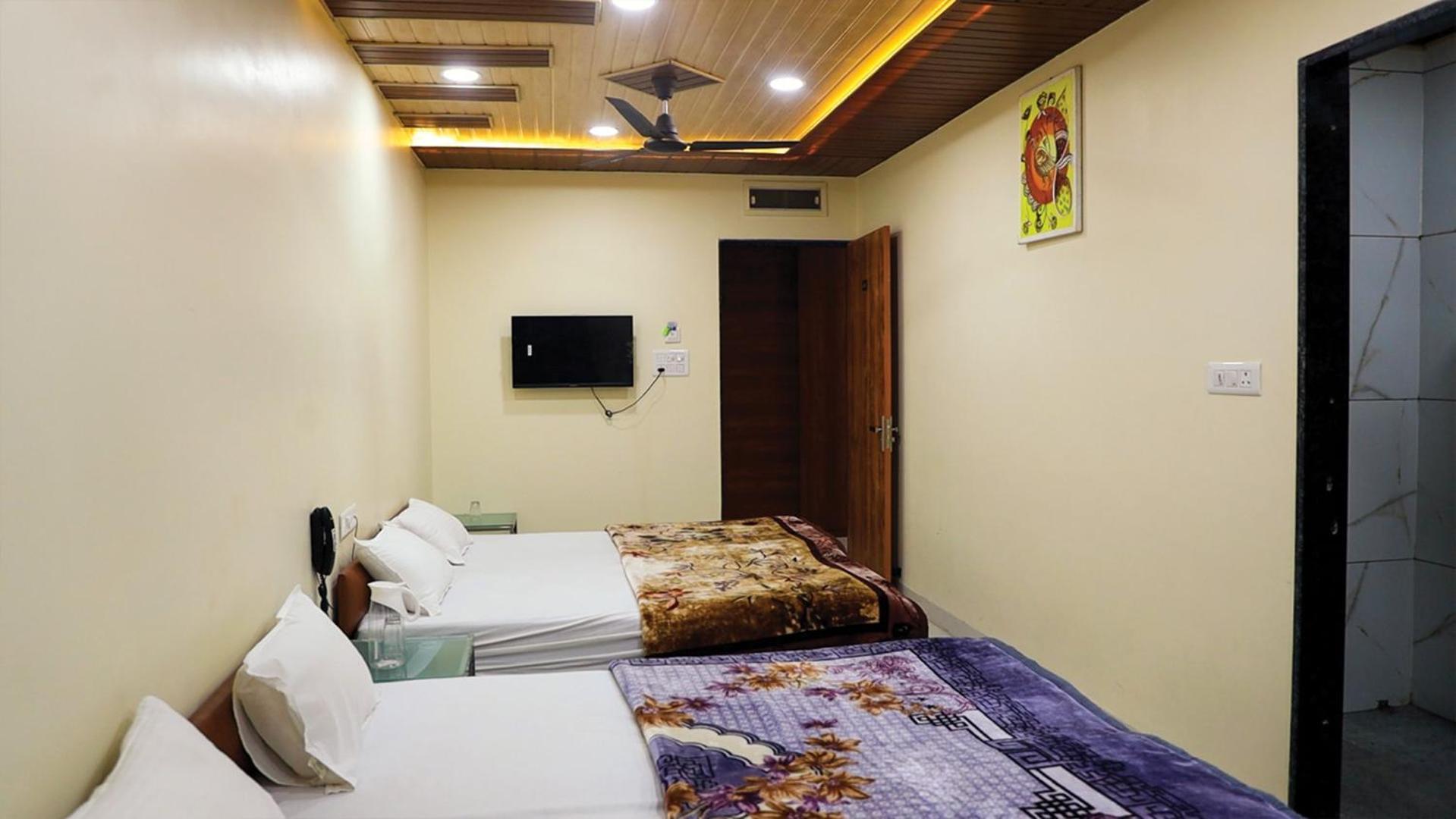 Shri Shiv Ganga Bhakt Niwas Hotell Ujjain Exteriör bild