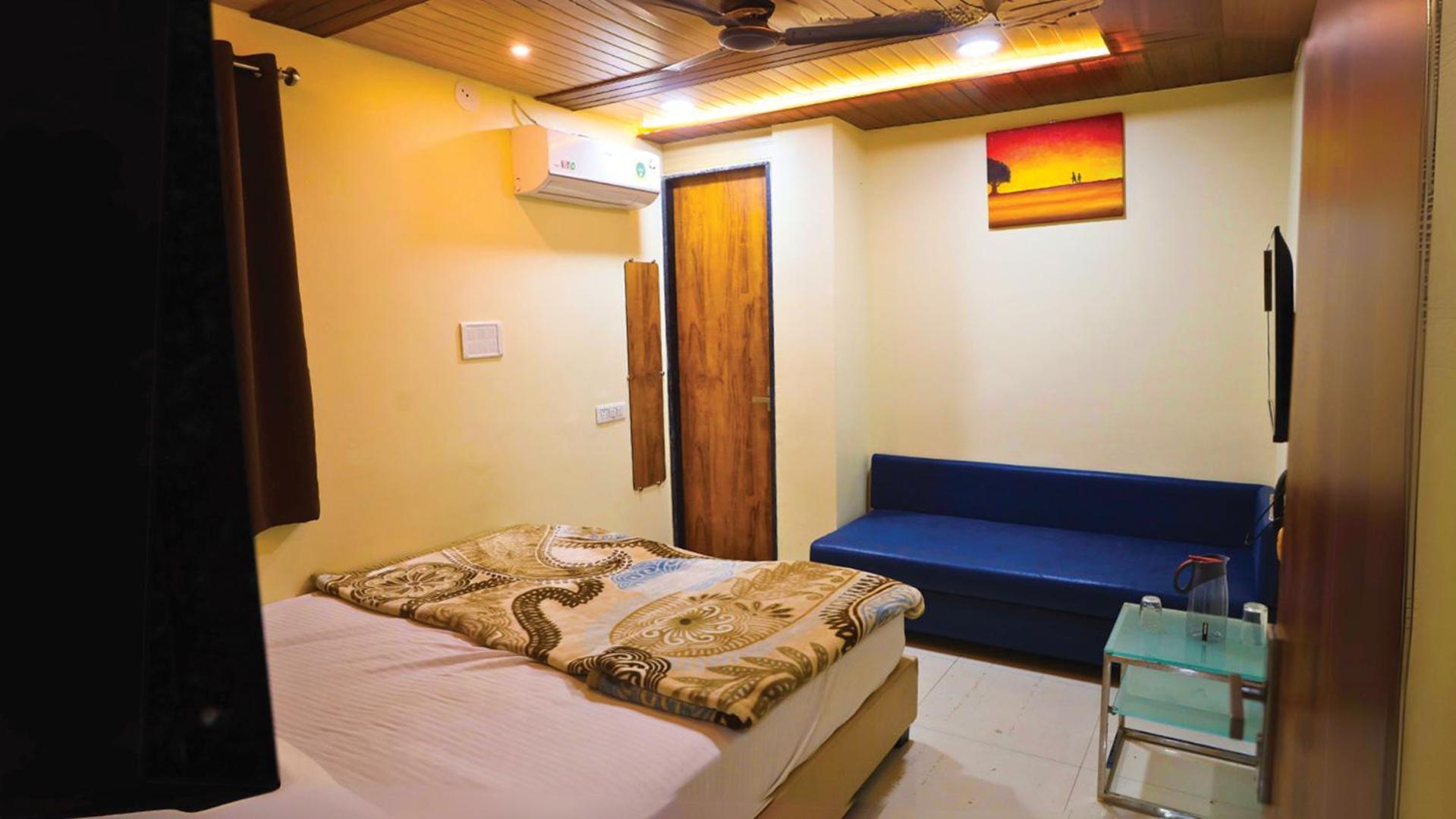 Shri Shiv Ganga Bhakt Niwas Hotell Ujjain Exteriör bild
