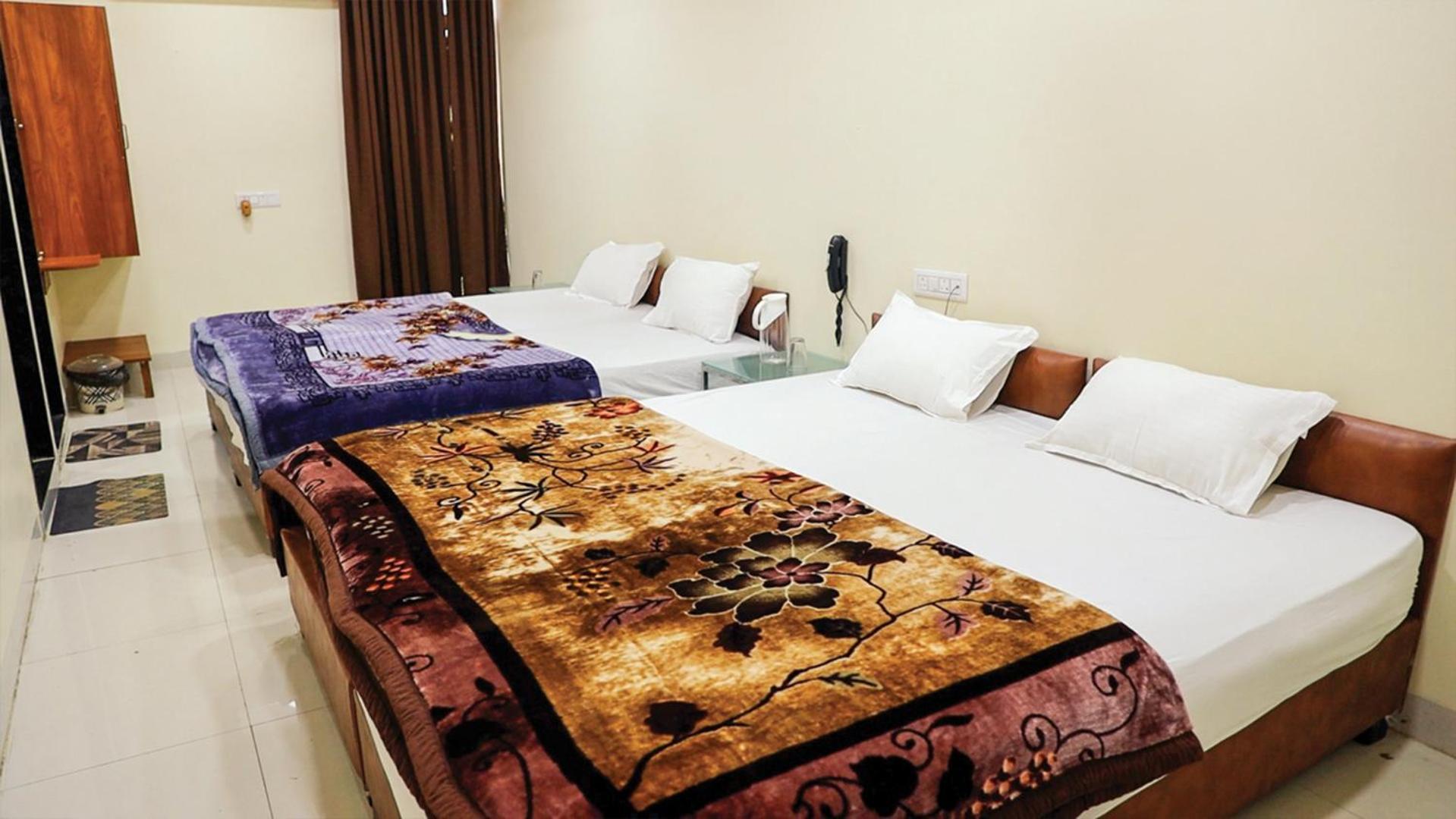 Shri Shiv Ganga Bhakt Niwas Hotell Ujjain Exteriör bild