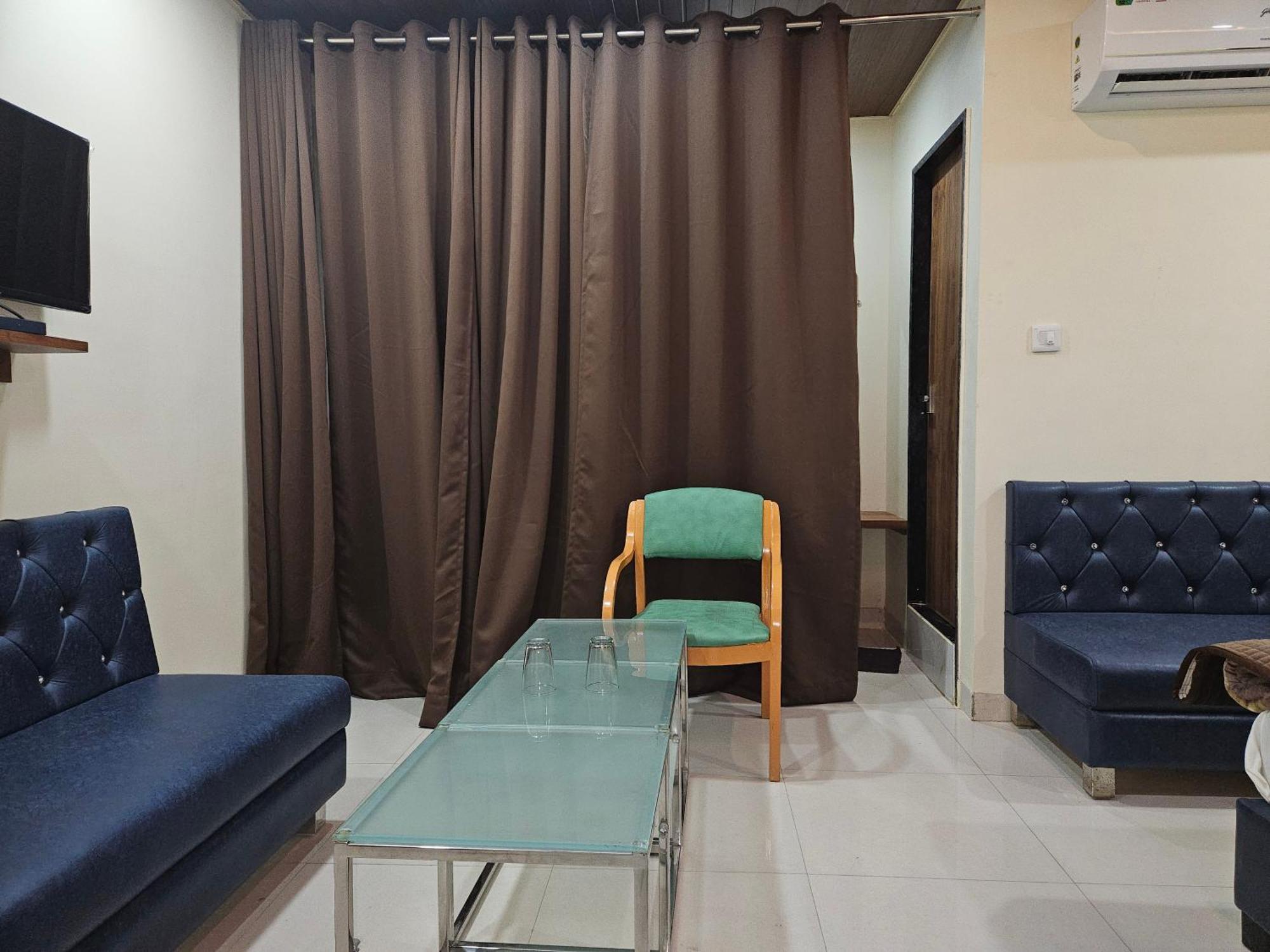 Shri Shiv Ganga Bhakt Niwas Hotell Ujjain Exteriör bild