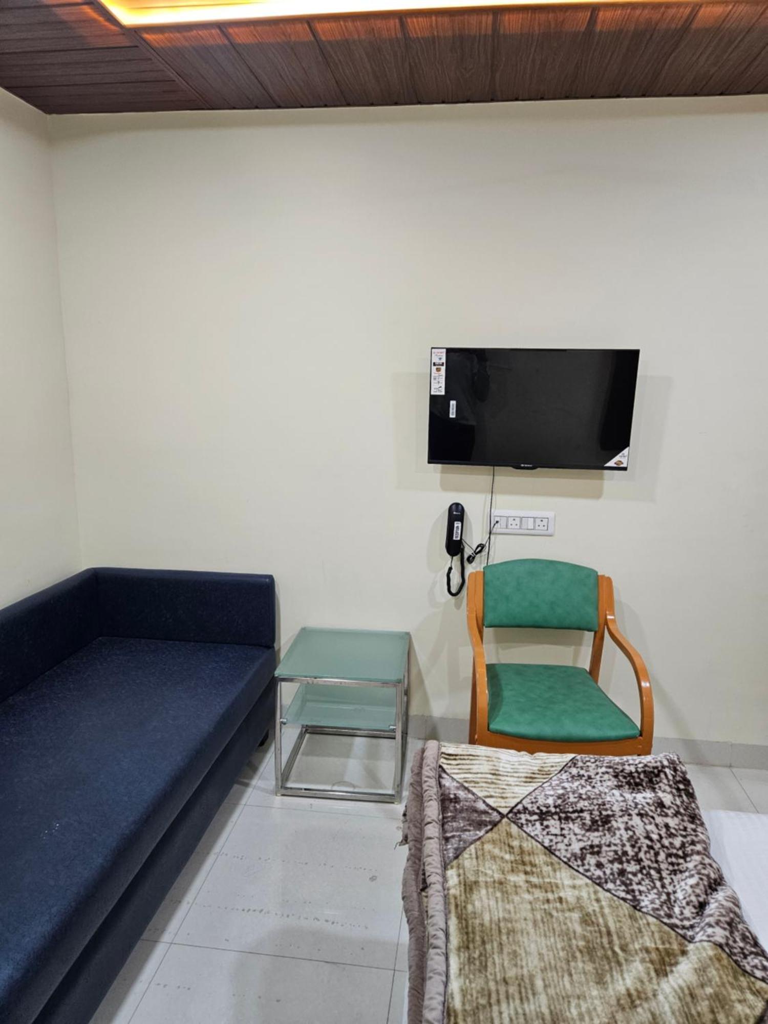 Shri Shiv Ganga Bhakt Niwas Hotell Ujjain Exteriör bild