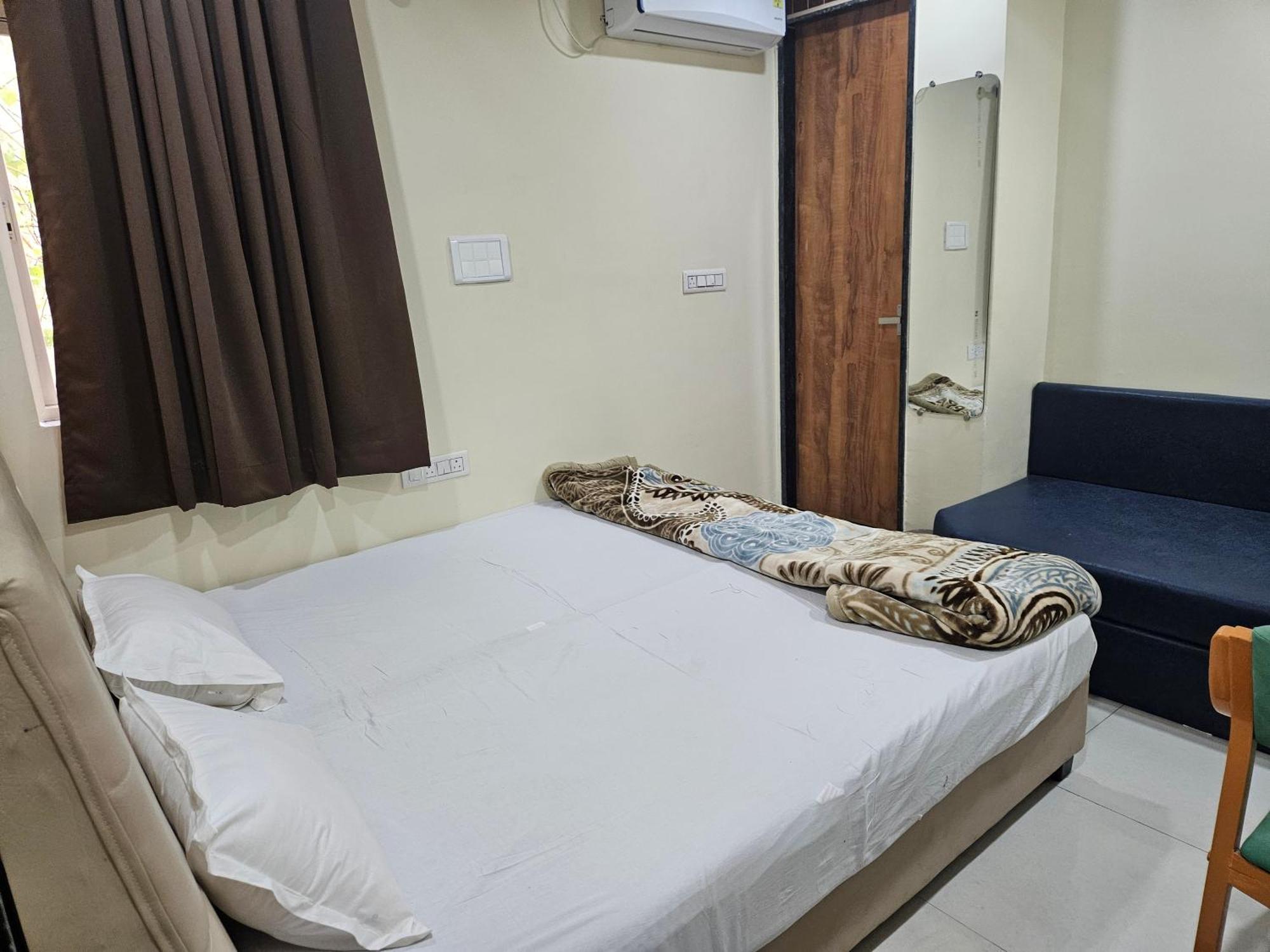 Shri Shiv Ganga Bhakt Niwas Hotell Ujjain Exteriör bild