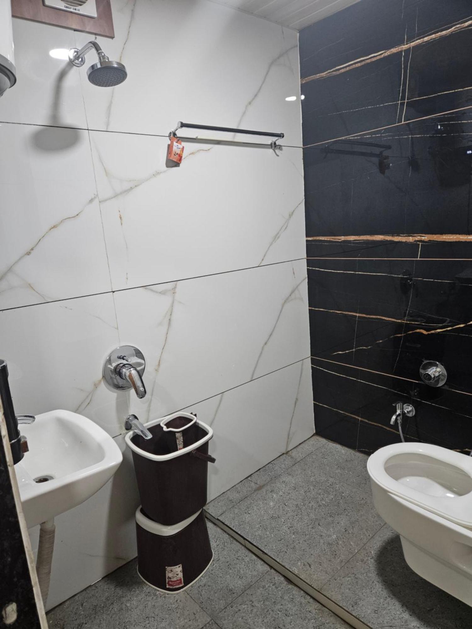 Shri Shiv Ganga Bhakt Niwas Hotell Ujjain Exteriör bild