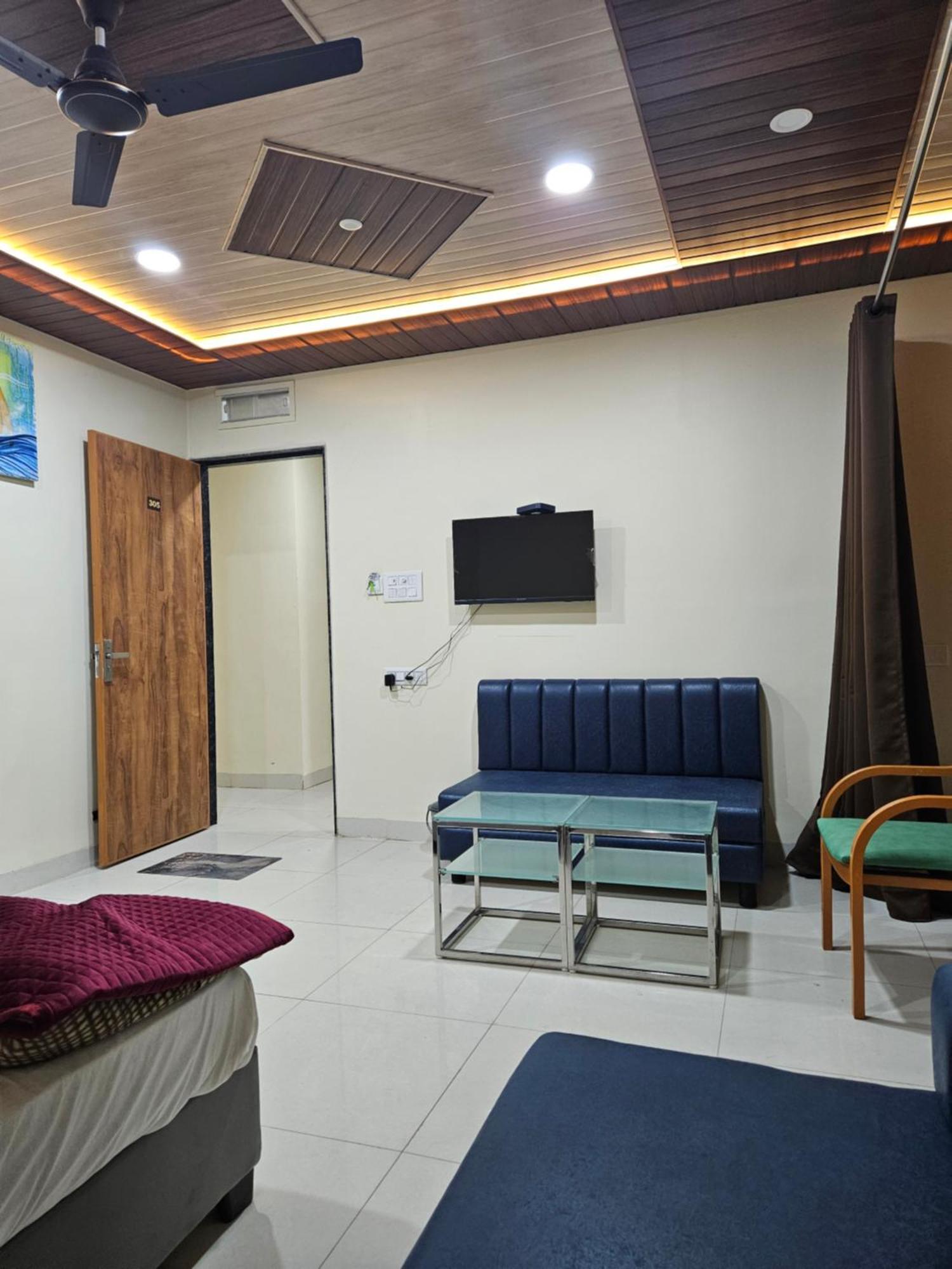 Shri Shiv Ganga Bhakt Niwas Hotell Ujjain Exteriör bild