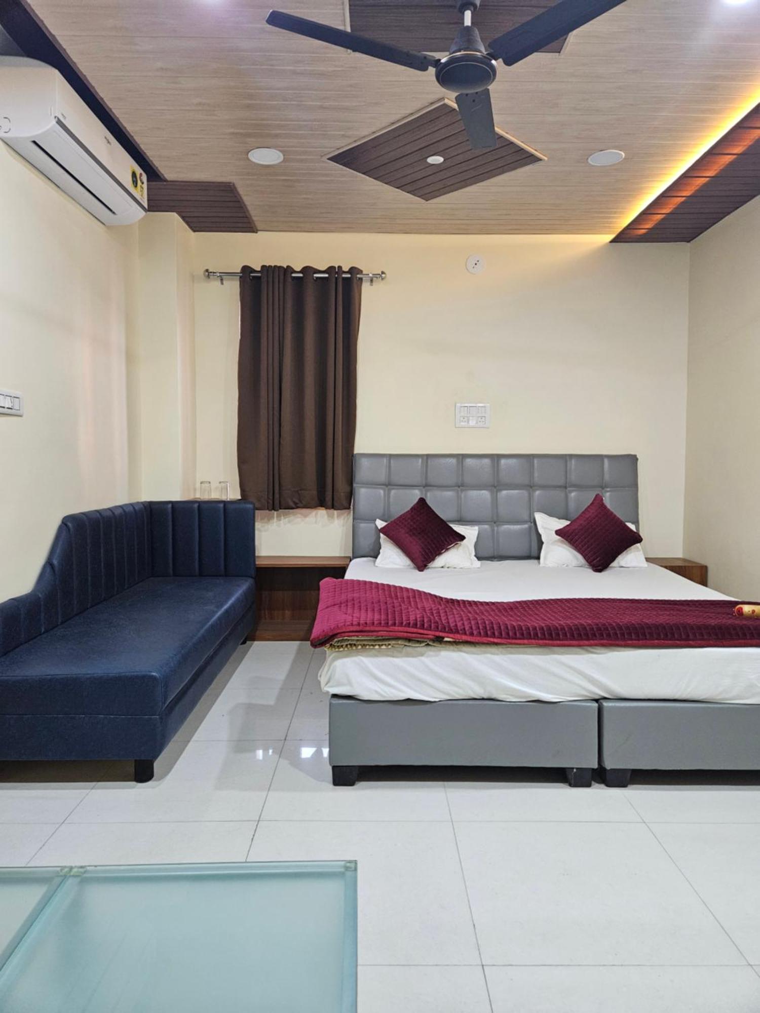 Shri Shiv Ganga Bhakt Niwas Hotell Ujjain Exteriör bild