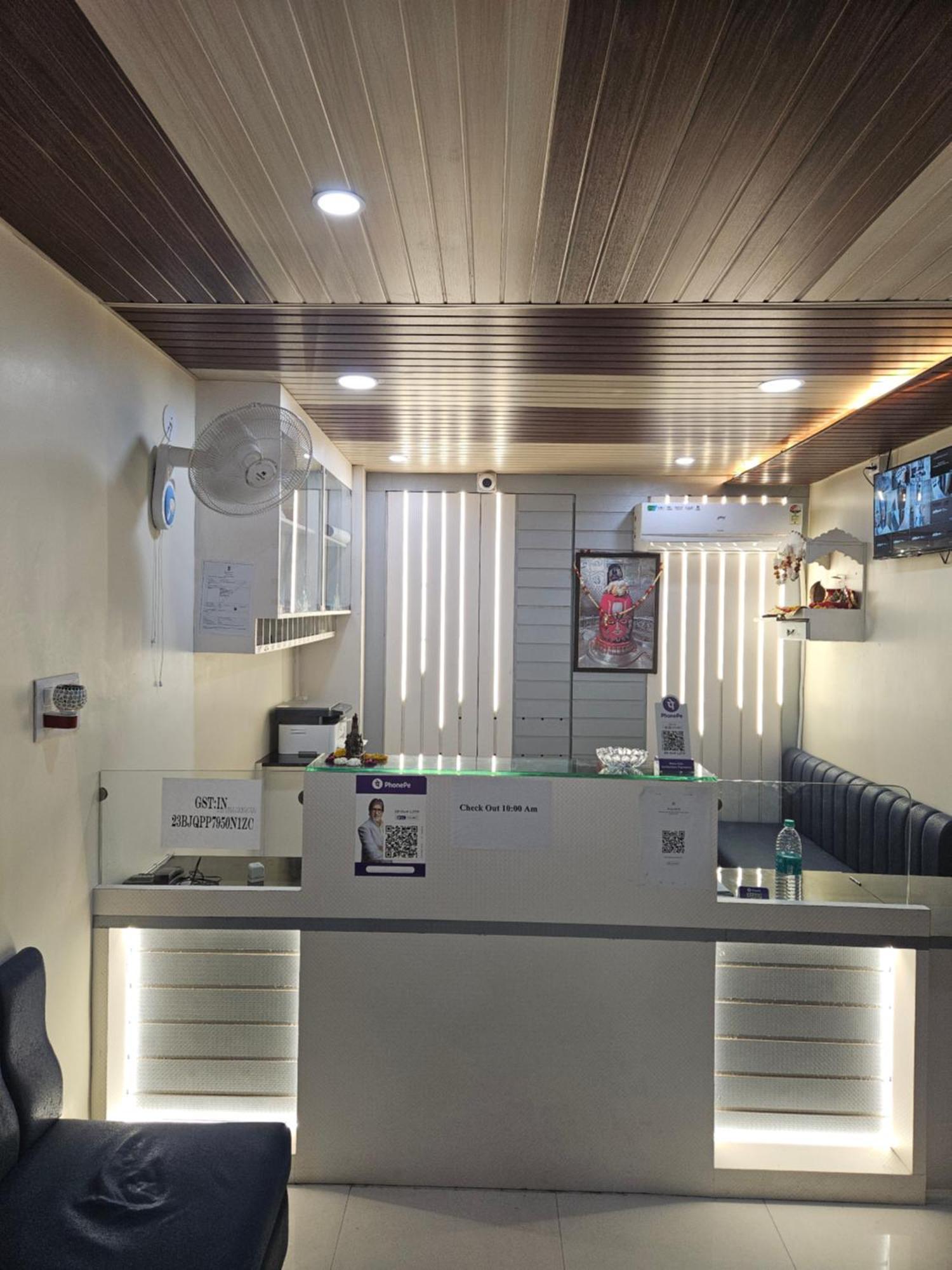 Shri Shiv Ganga Bhakt Niwas Hotell Ujjain Exteriör bild