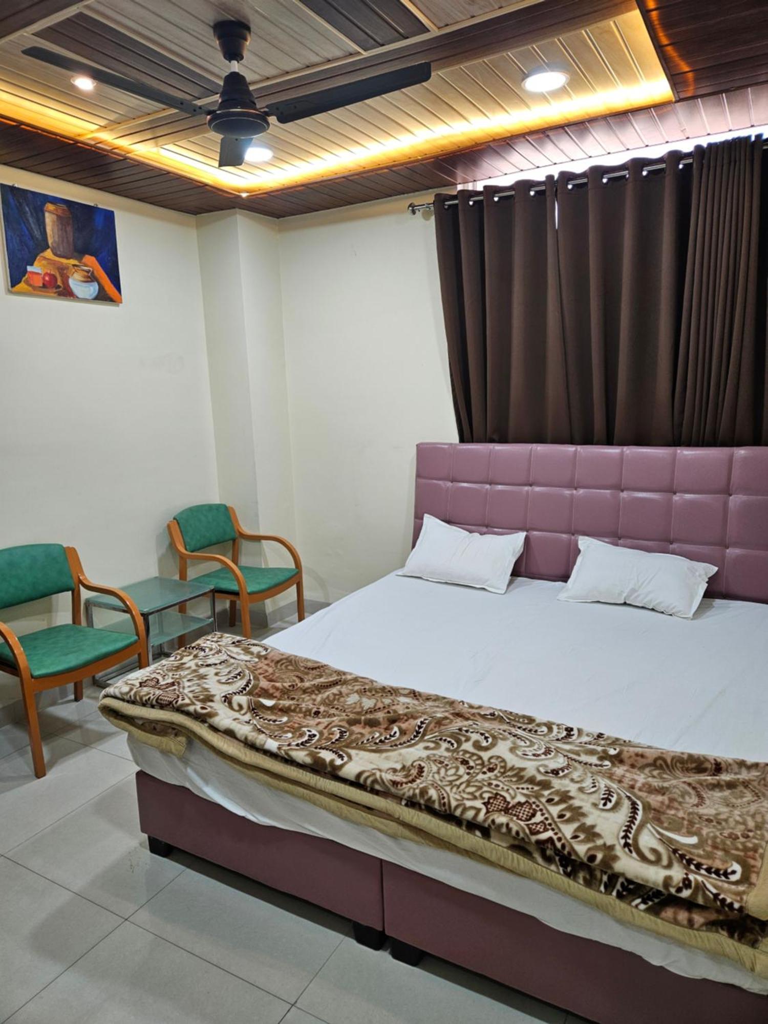 Shri Shiv Ganga Bhakt Niwas Hotell Ujjain Exteriör bild