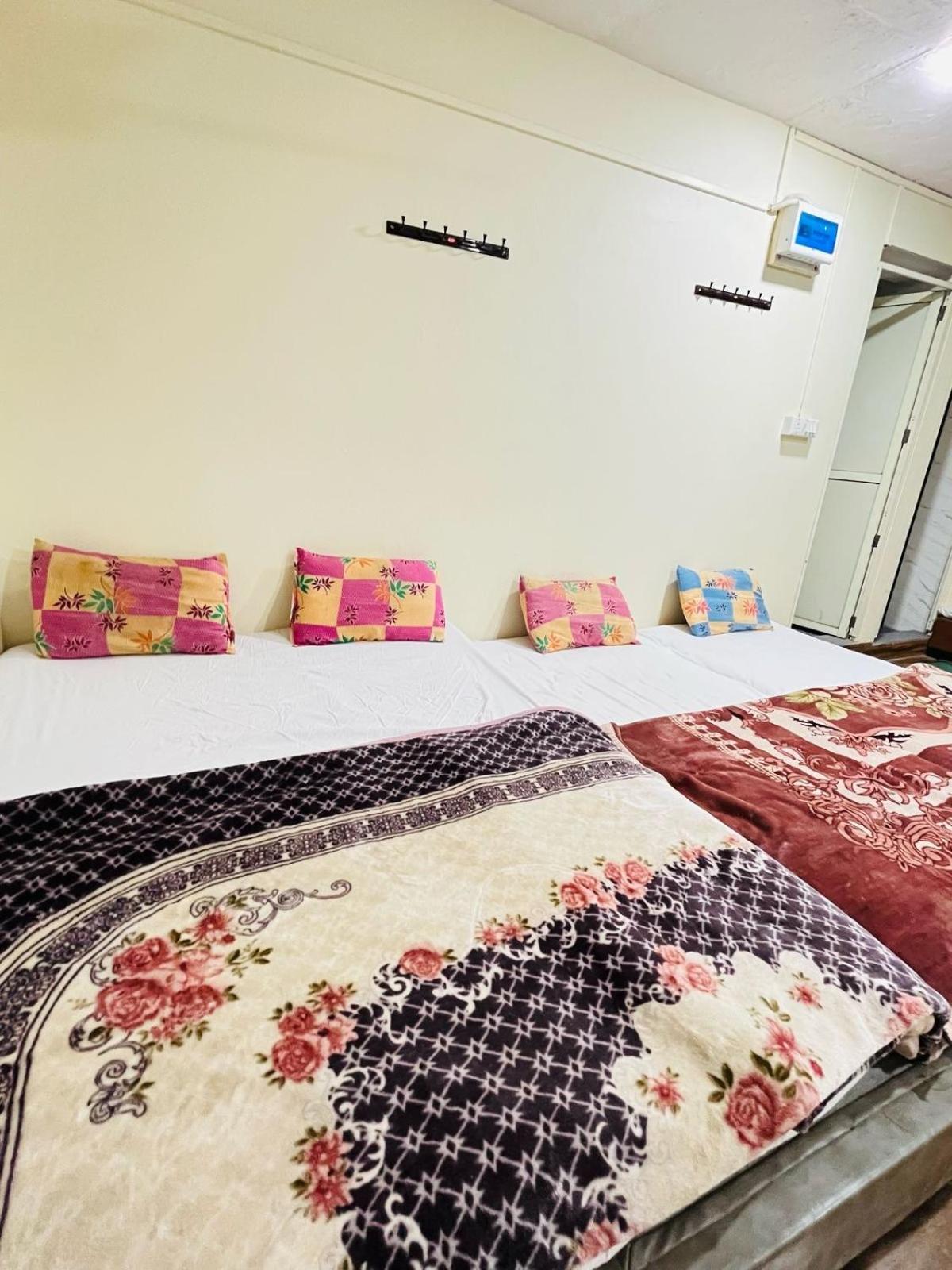 Shri Shiv Ganga Bhakt Niwas Hotell Ujjain Exteriör bild