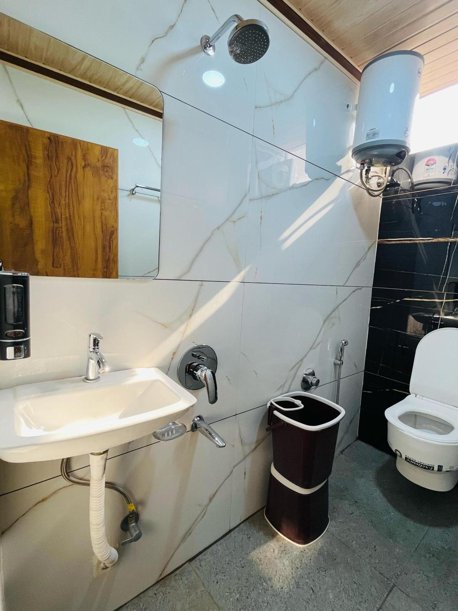 Shri Shiv Ganga Bhakt Niwas Hotell Ujjain Exteriör bild