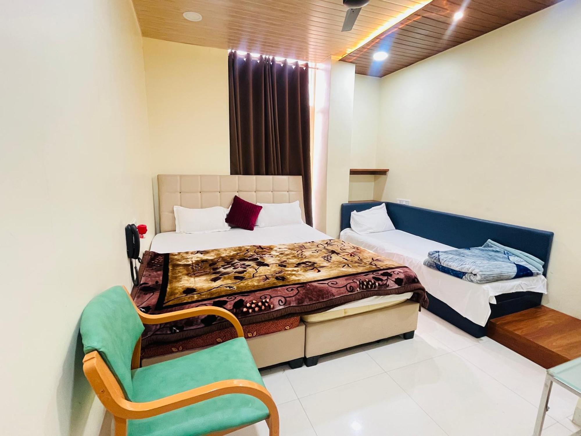 Shri Shiv Ganga Bhakt Niwas Hotell Ujjain Exteriör bild
