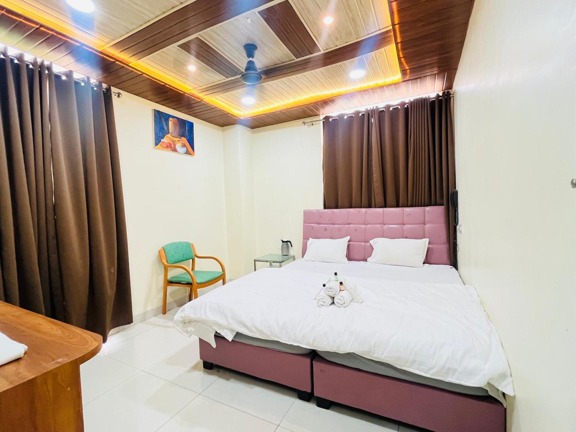 Shri Shiv Ganga Bhakt Niwas Hotell Ujjain Exteriör bild